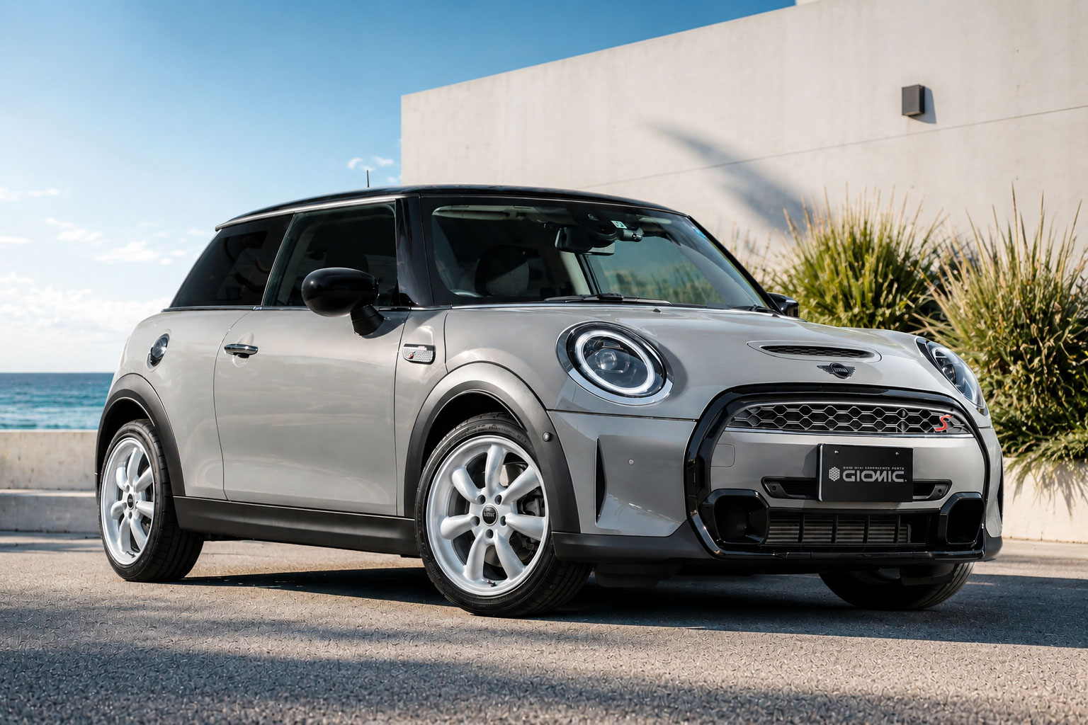 GIOMIC EX04 Gloss White on MINI