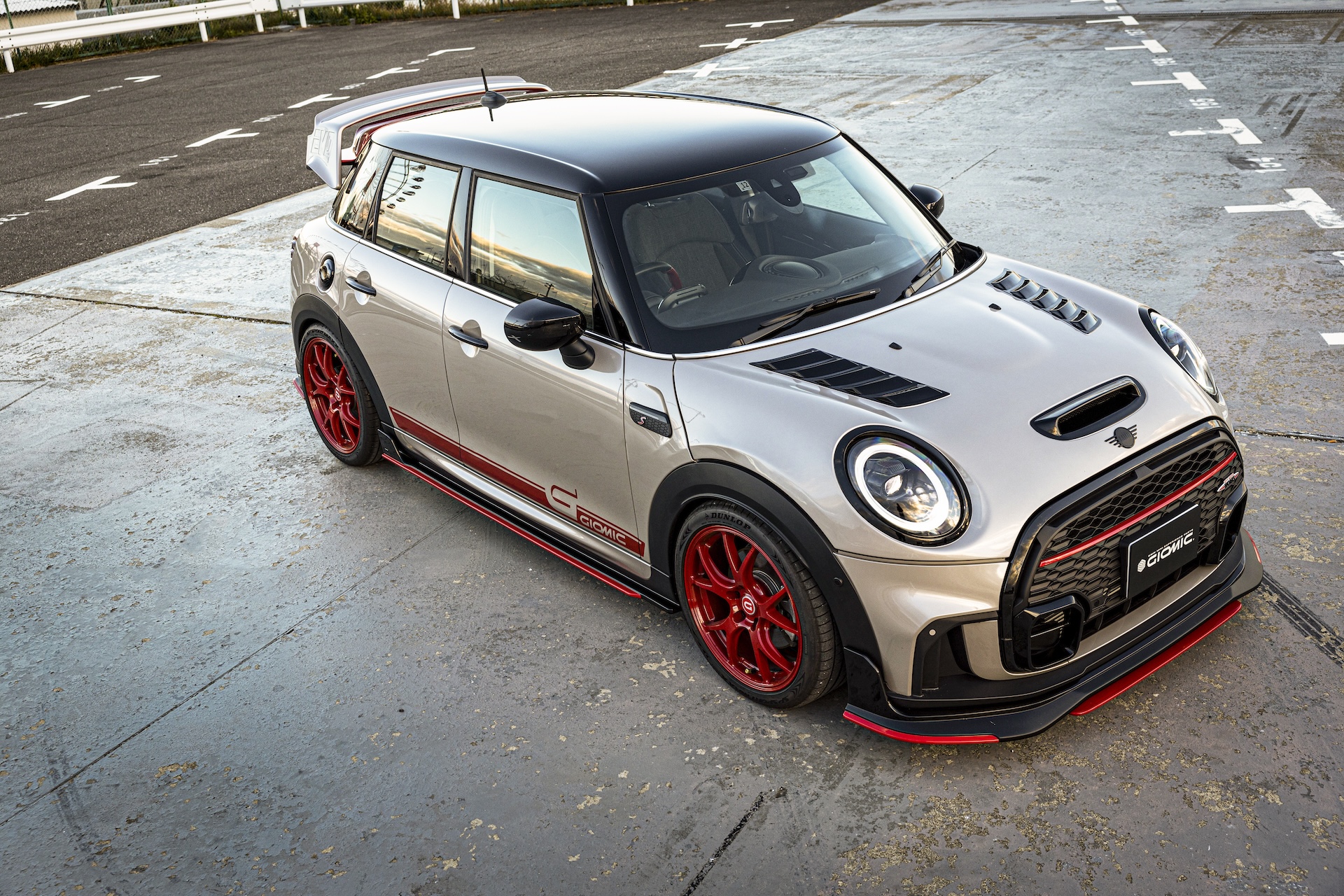GIOMIC Aero Cooling Bonnet equipped MINI F56